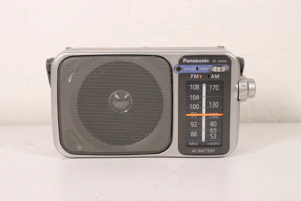 Panasonic RF-2400 Radio Review: Reliable but Quirky