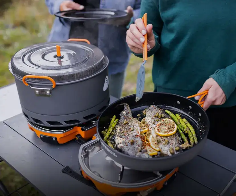 Avery Matte White Round Labels packaging front view