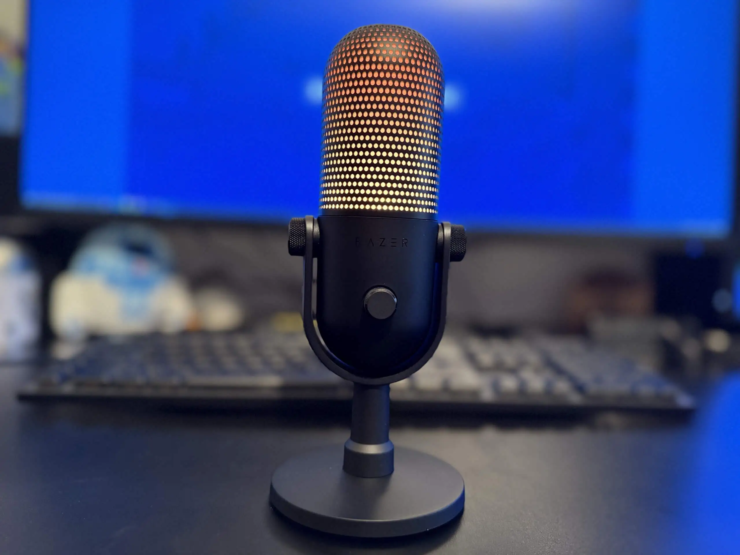 Razer Seiren V3 Chroma showing supercardioid pickup pattern
