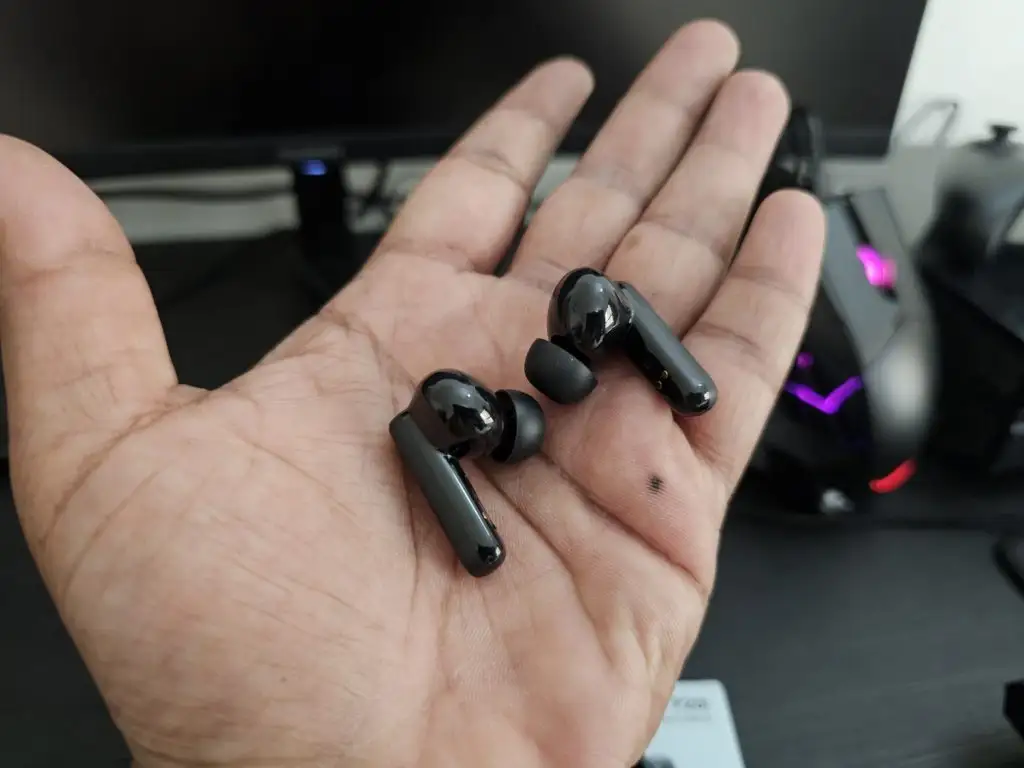 Soundcore P20i earbuds portability and battery life