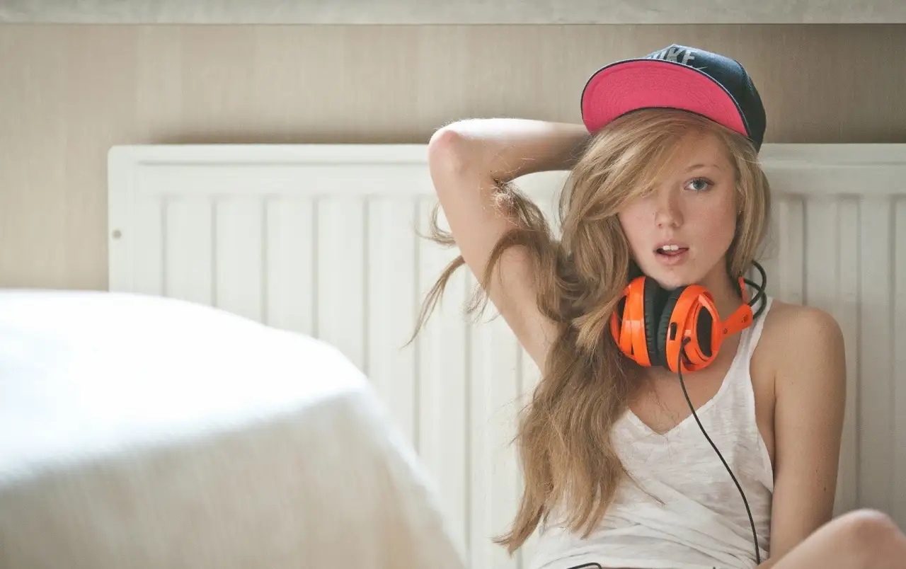 Sennheiser HD 600 headphone packaging and accessories