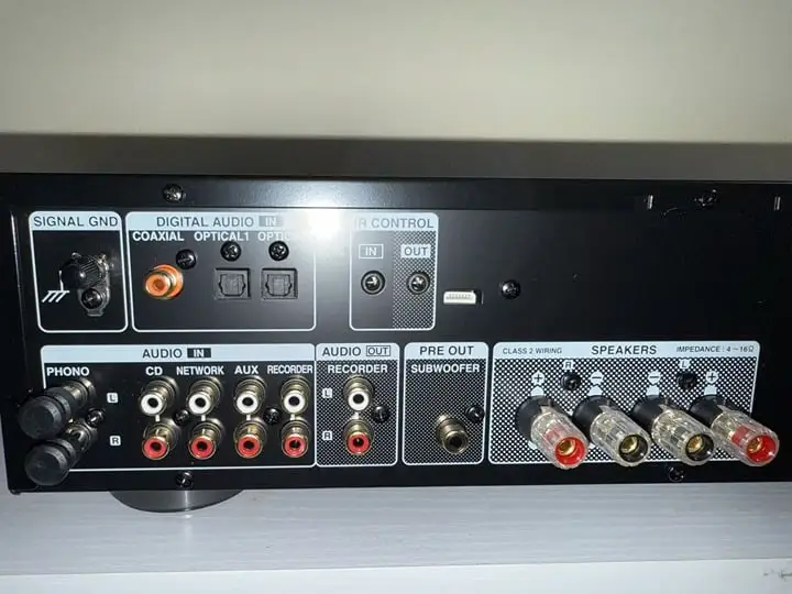 Denon PMA-600NE amplifier with vinyl setup