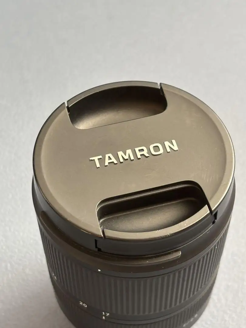 Tamron 17-28mm f/2.8 lens side view with zoom ring