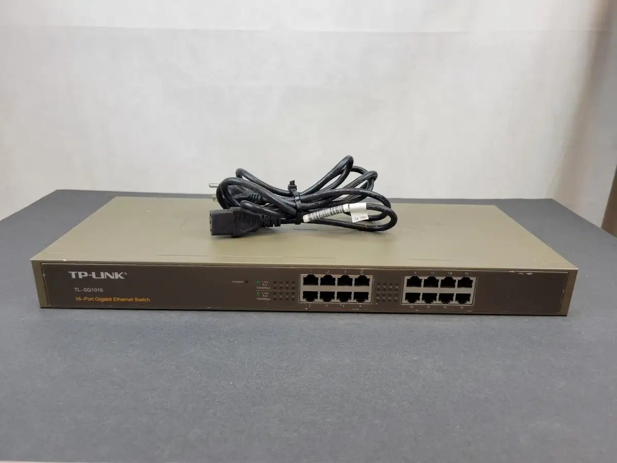 TP-Link TL-SG1016 steel chassis in rack setup