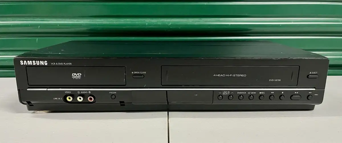 Samsung Blu-ray DVD Disc Player with remote
