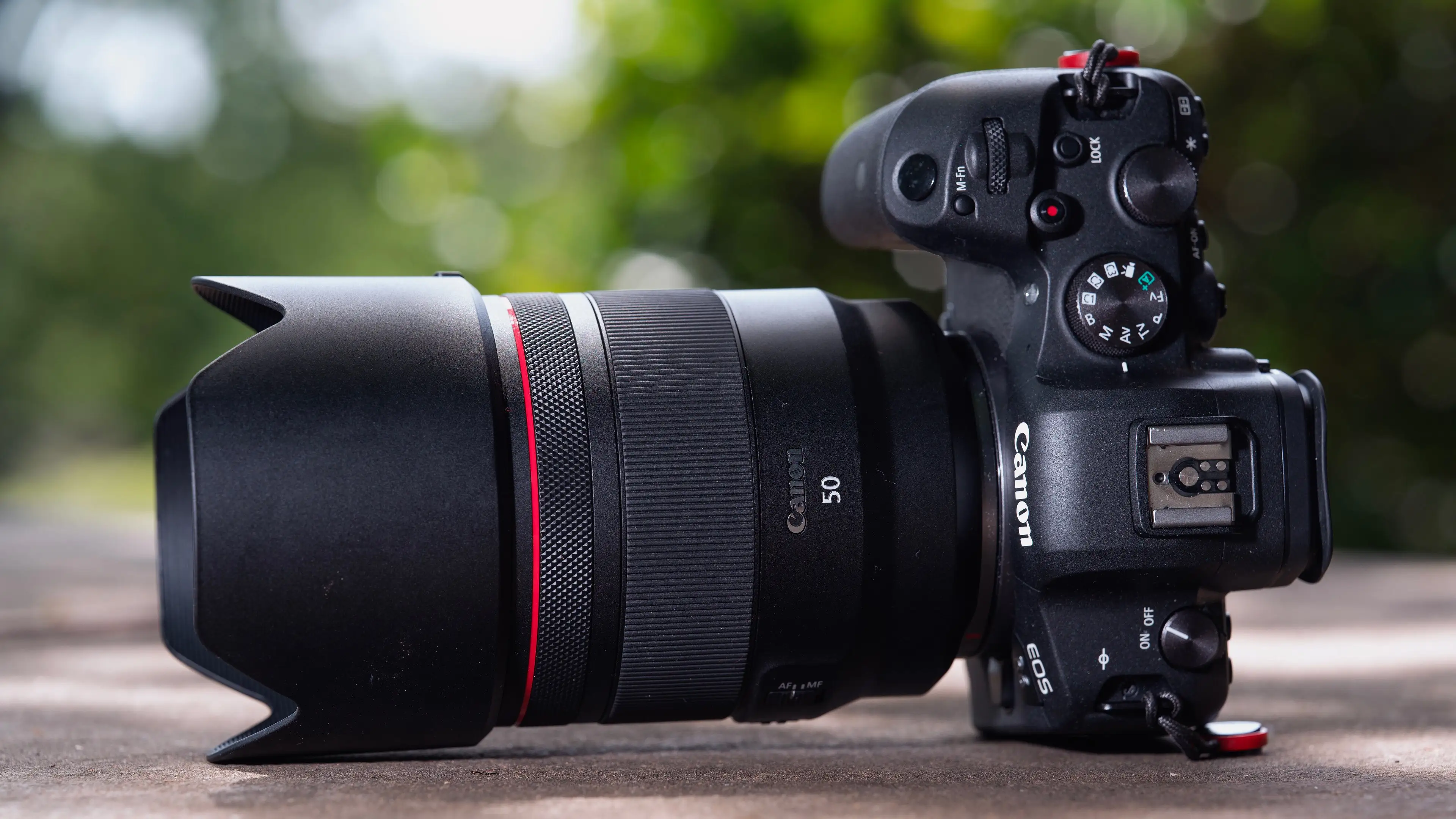 Canon RF50mm F1.2L USM compared to EF 50mm lens
