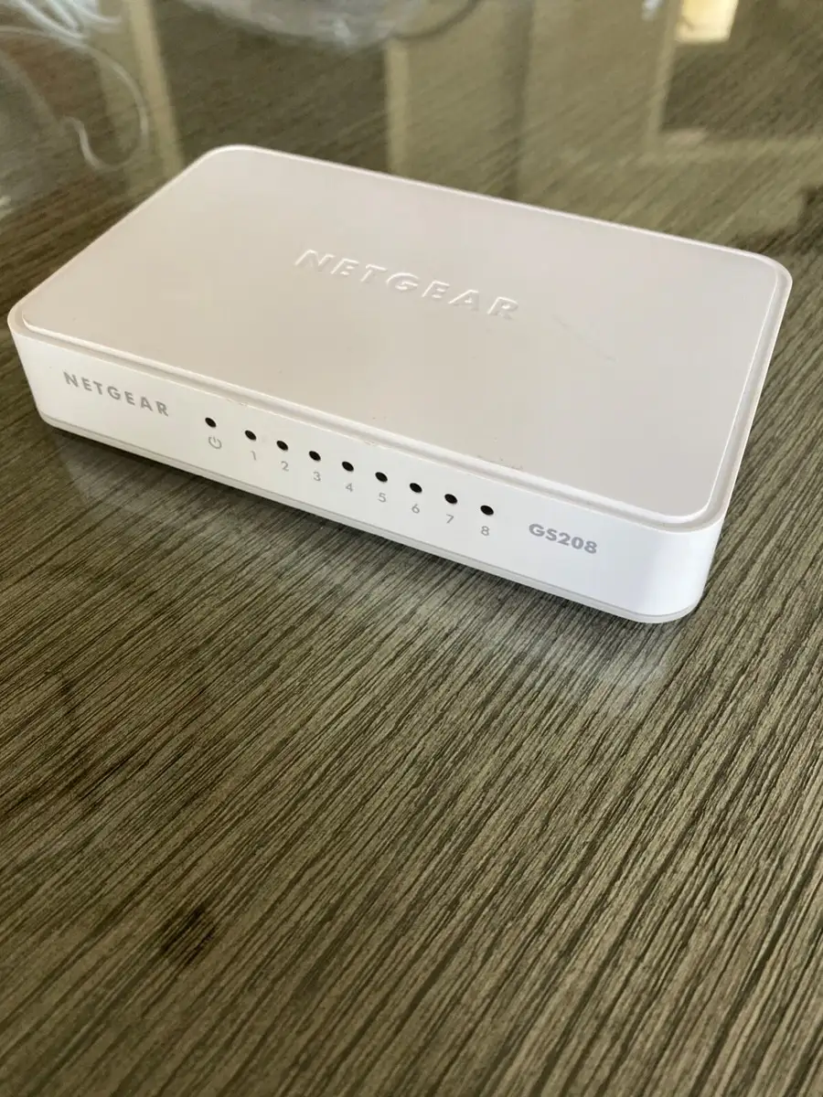 NETGEAR GS208 ethernet switch front view