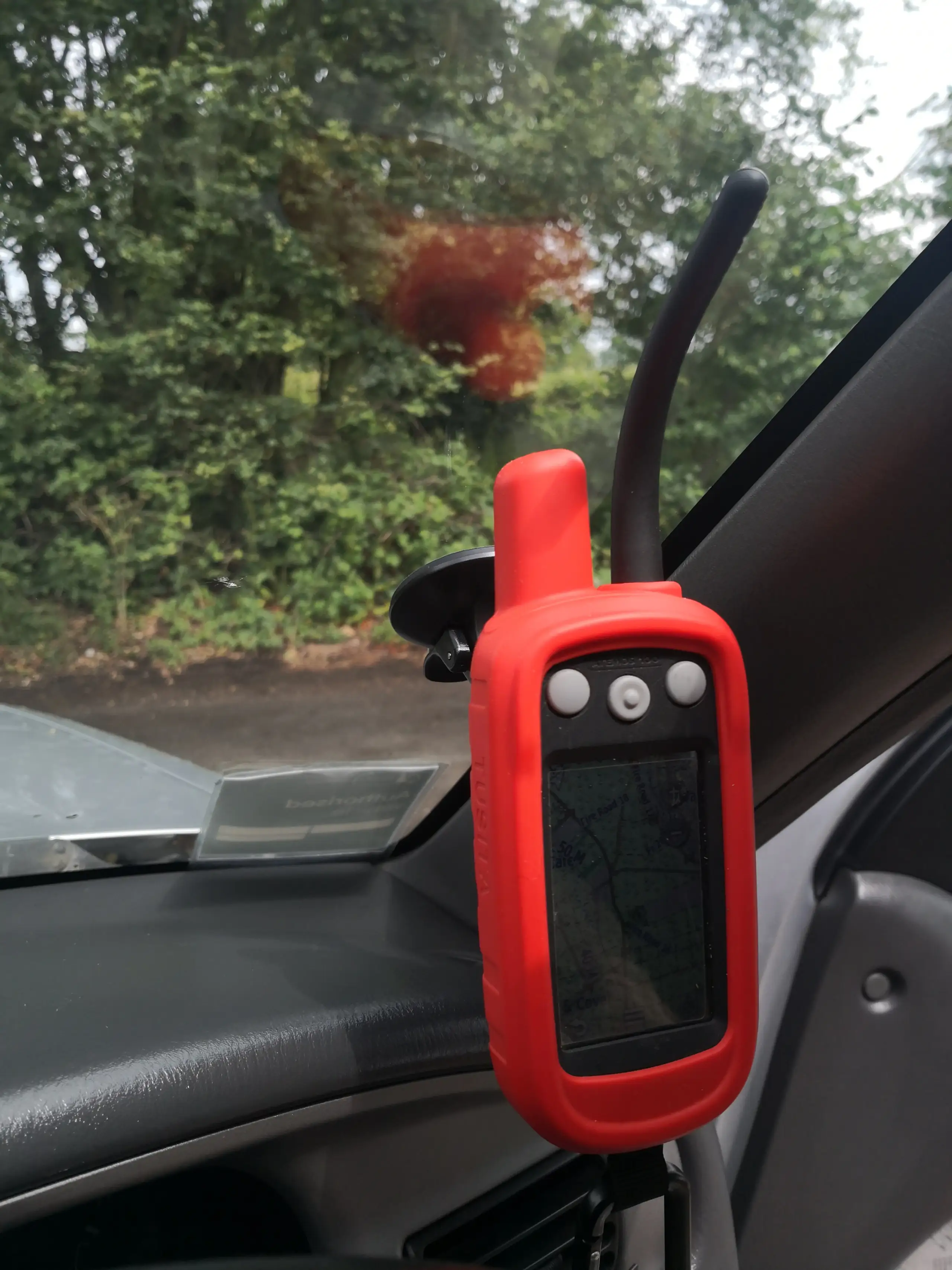 Garmin Universal Dash Cam Suction Cup Mount: 7.8/10