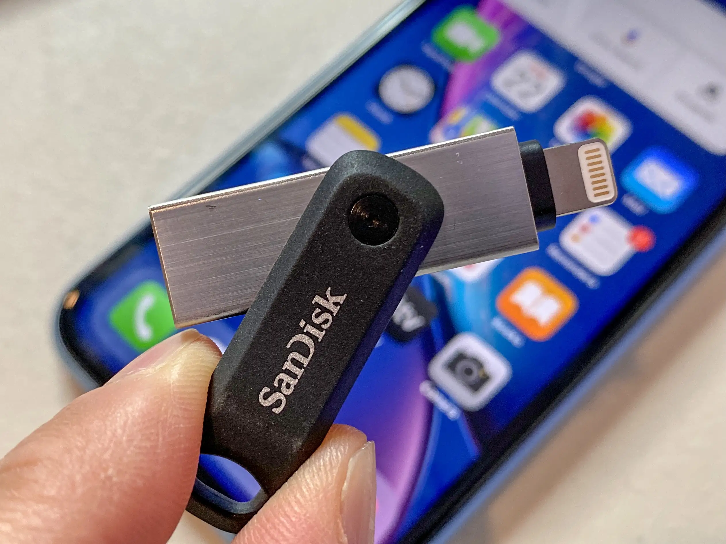 SanDisk iXpand Flash Drive Go 128GB Review: Conditional