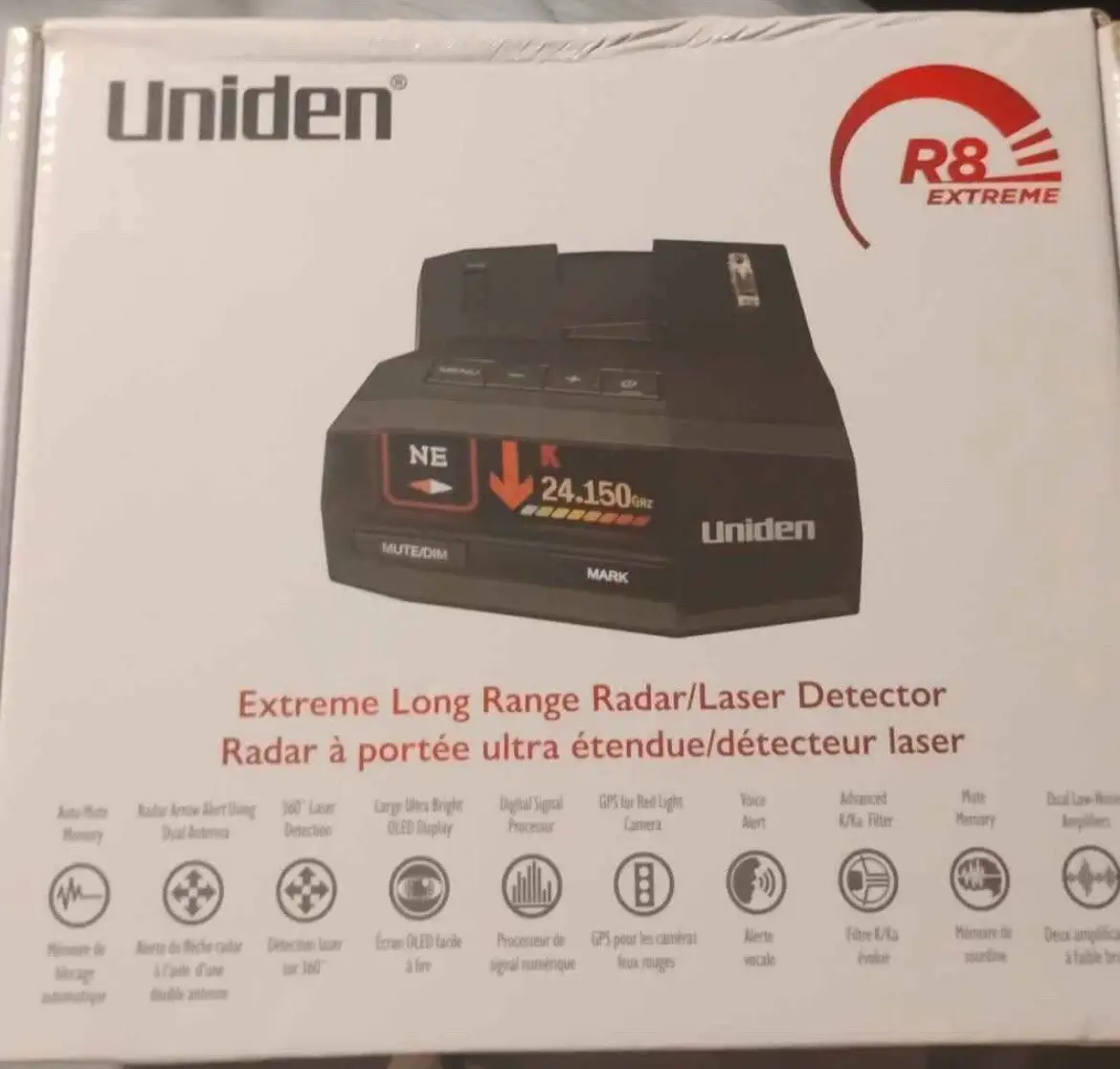 Uniden R8 Extreme radar detector front display