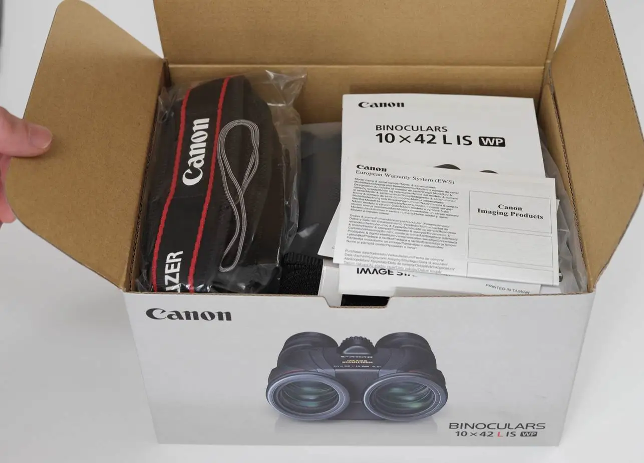 Canon 10x42 L IS WP binoculars retail packaging