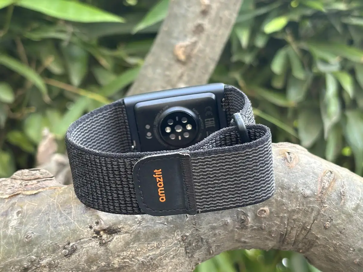 Amazfit Helio Strap retail packaging and accessories