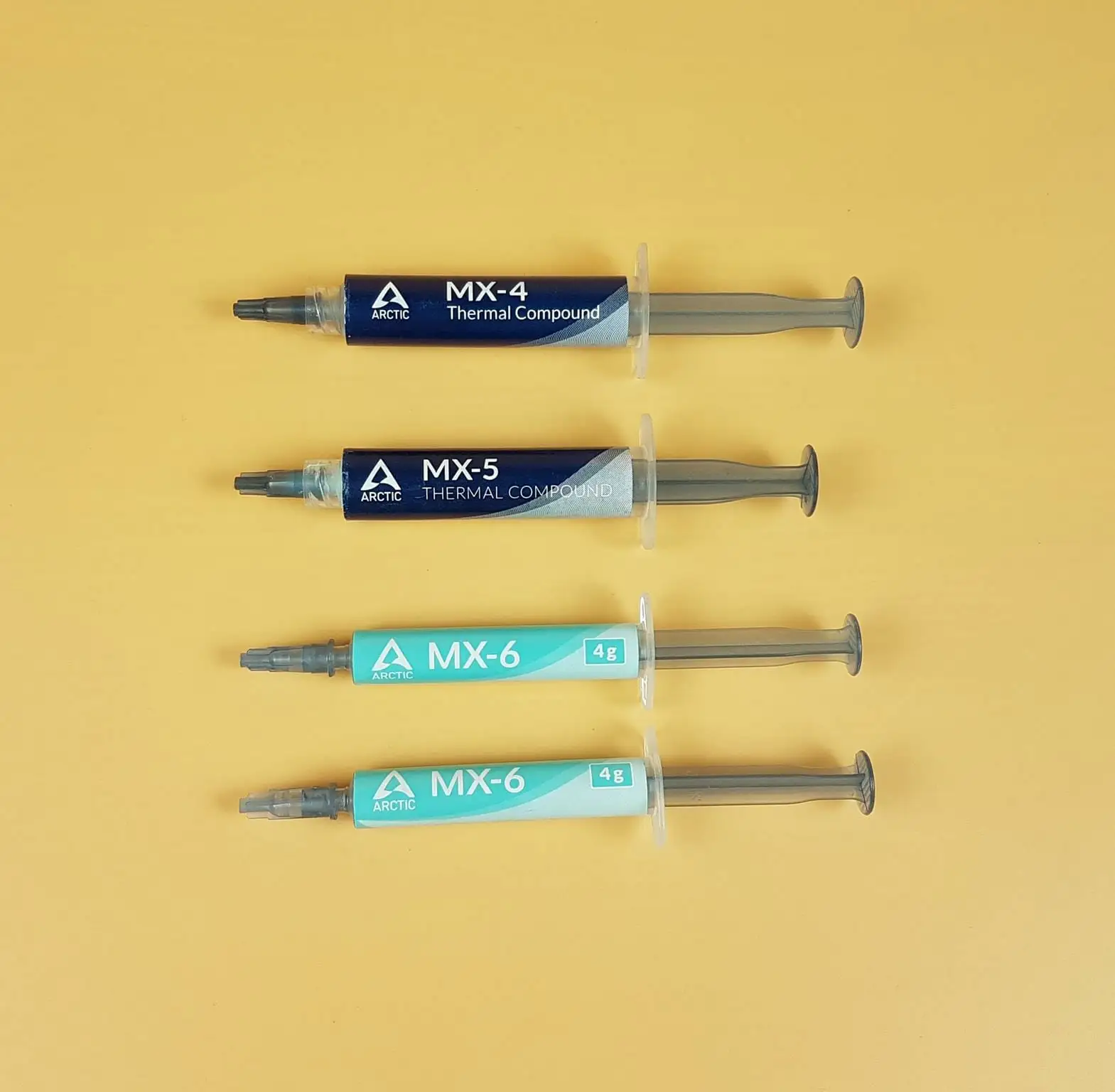 ARCTIC MX-6 thermal paste packaging with accessories