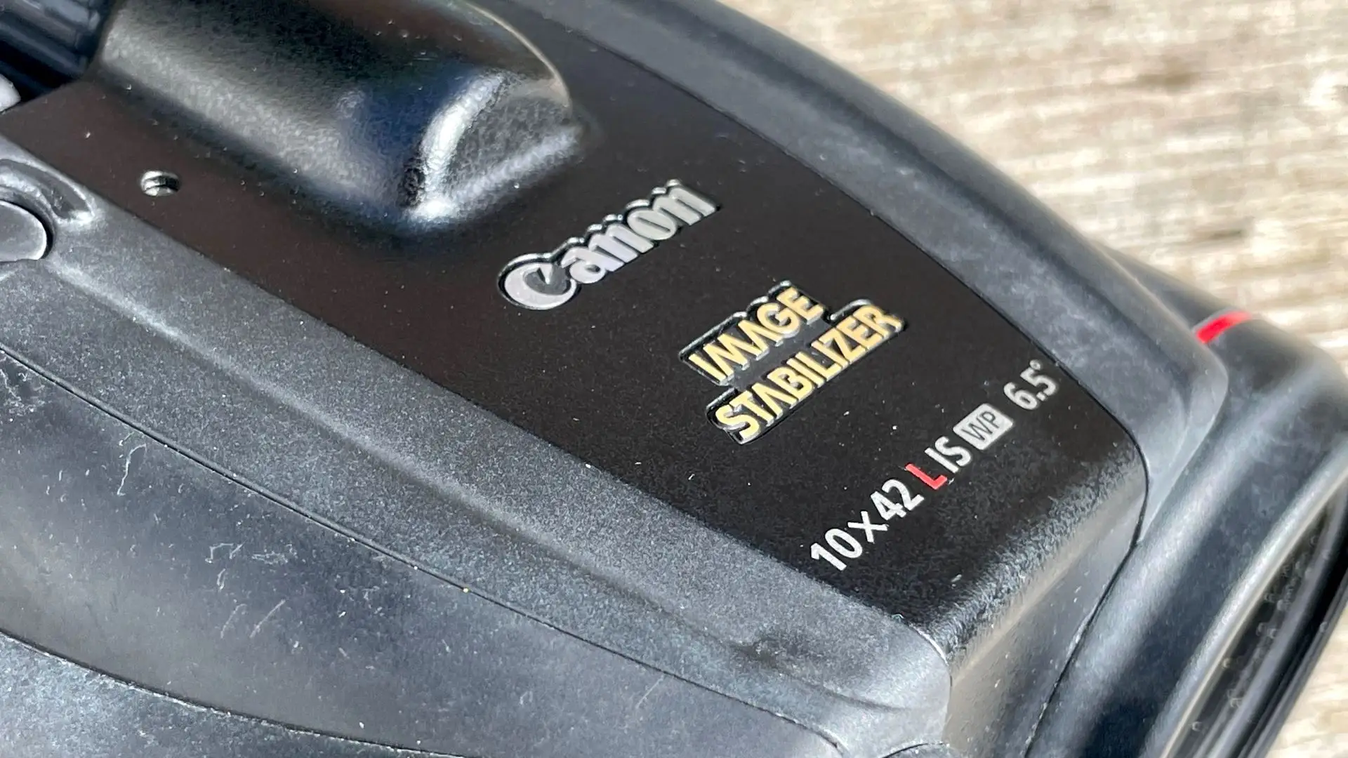 Canon 10x42 L IS WP binoculars side profile
