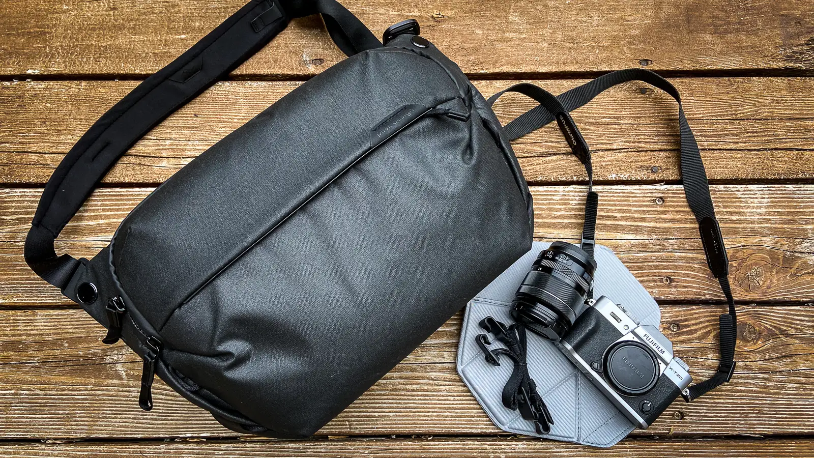 Peak Design Everyday Sling 10L product shot with accessories