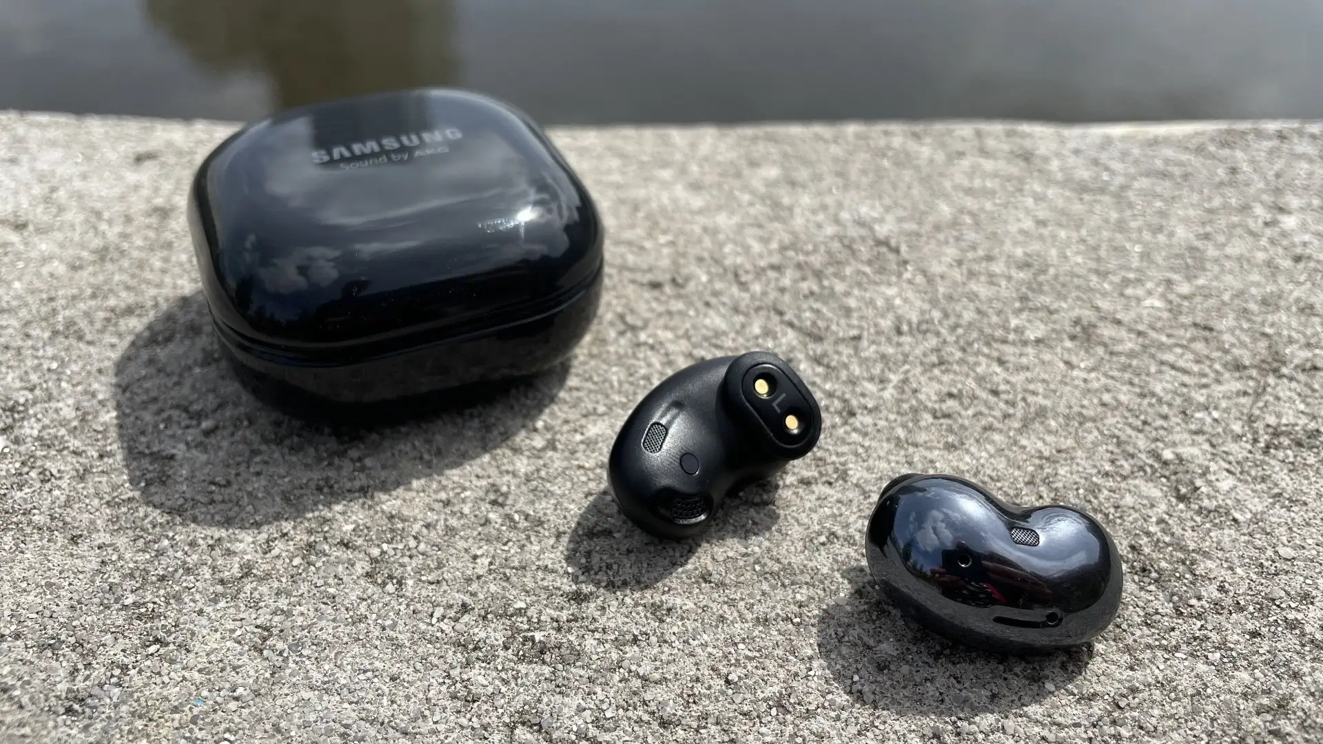 Samsung Galaxy Buds Live (Renewed) Review: 7.6/10