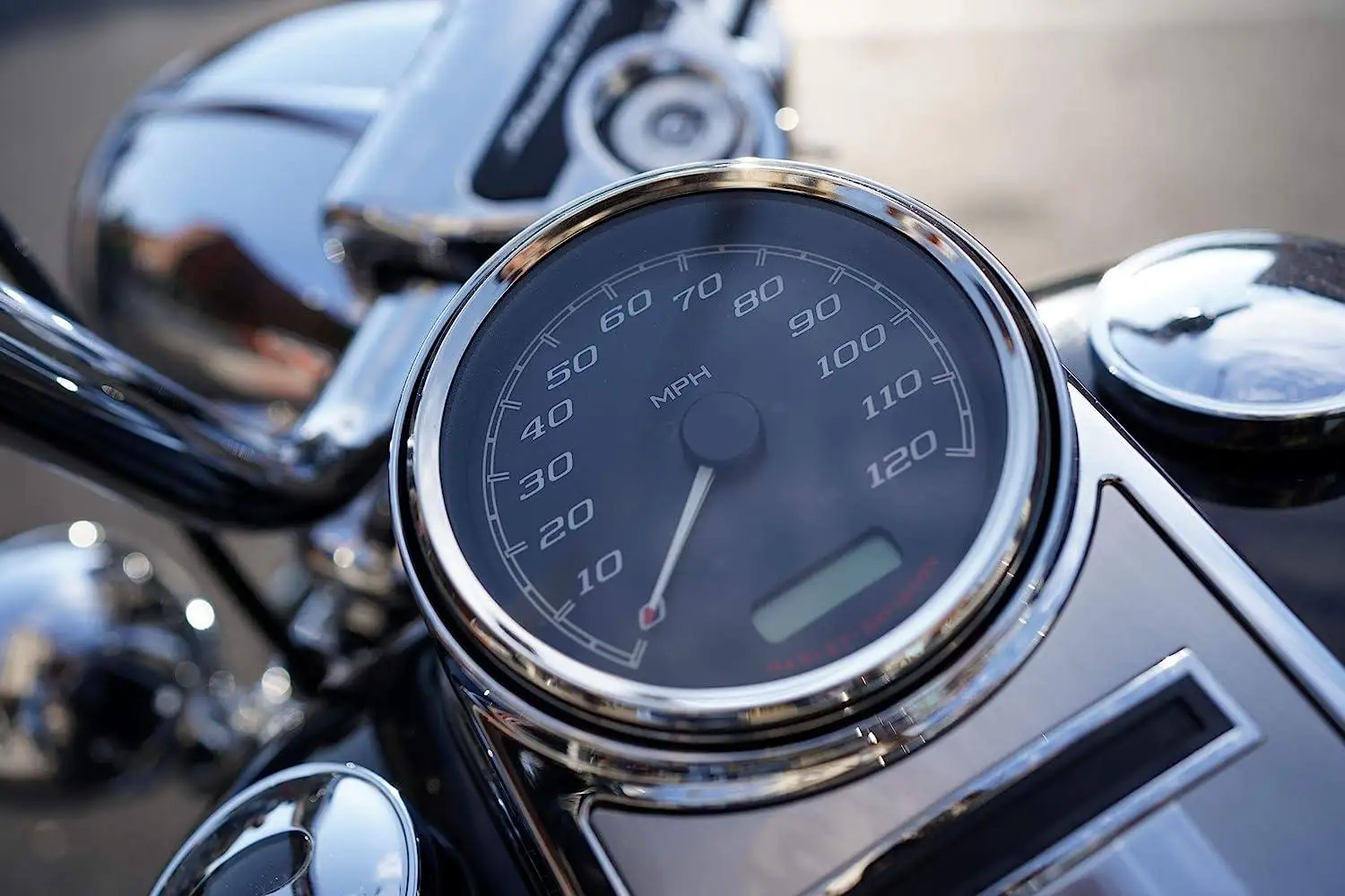Sony FE 35mm F1.8 product image highlighting build quality