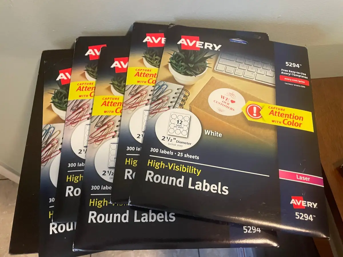Avery 2.5" Round Labels Review: Strong Adhesive Verdict