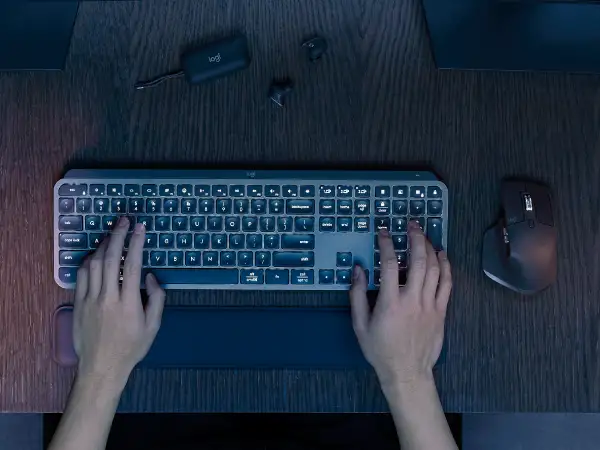 Logitech MX Keys S Combo retail packaging