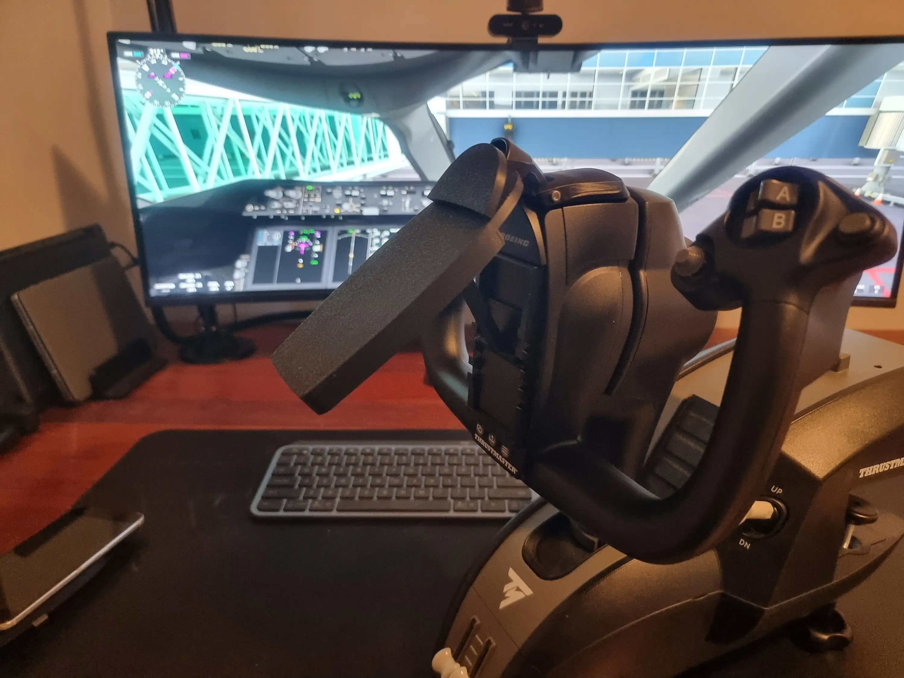Thrustmaster Boeing yoke and quadrant setup on desk