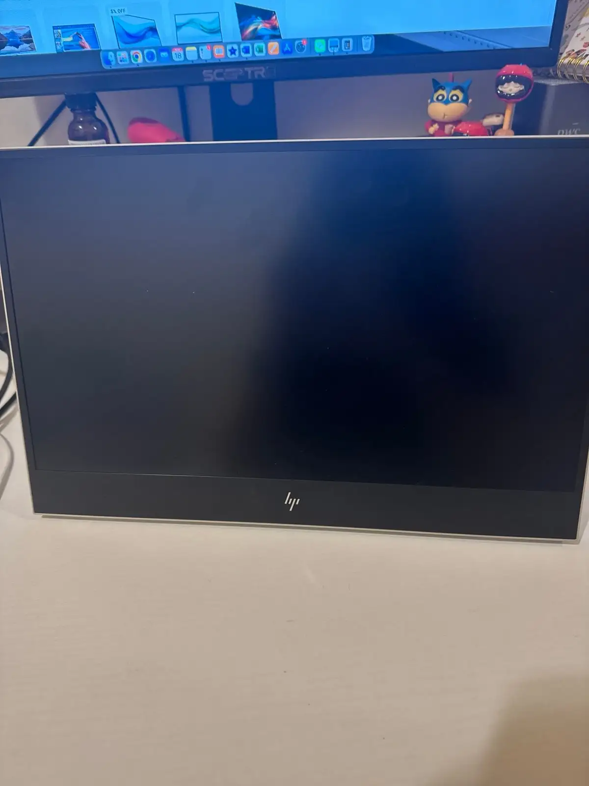 HP 14 E14 G4 Portable Monitor Review: Conditional Buy