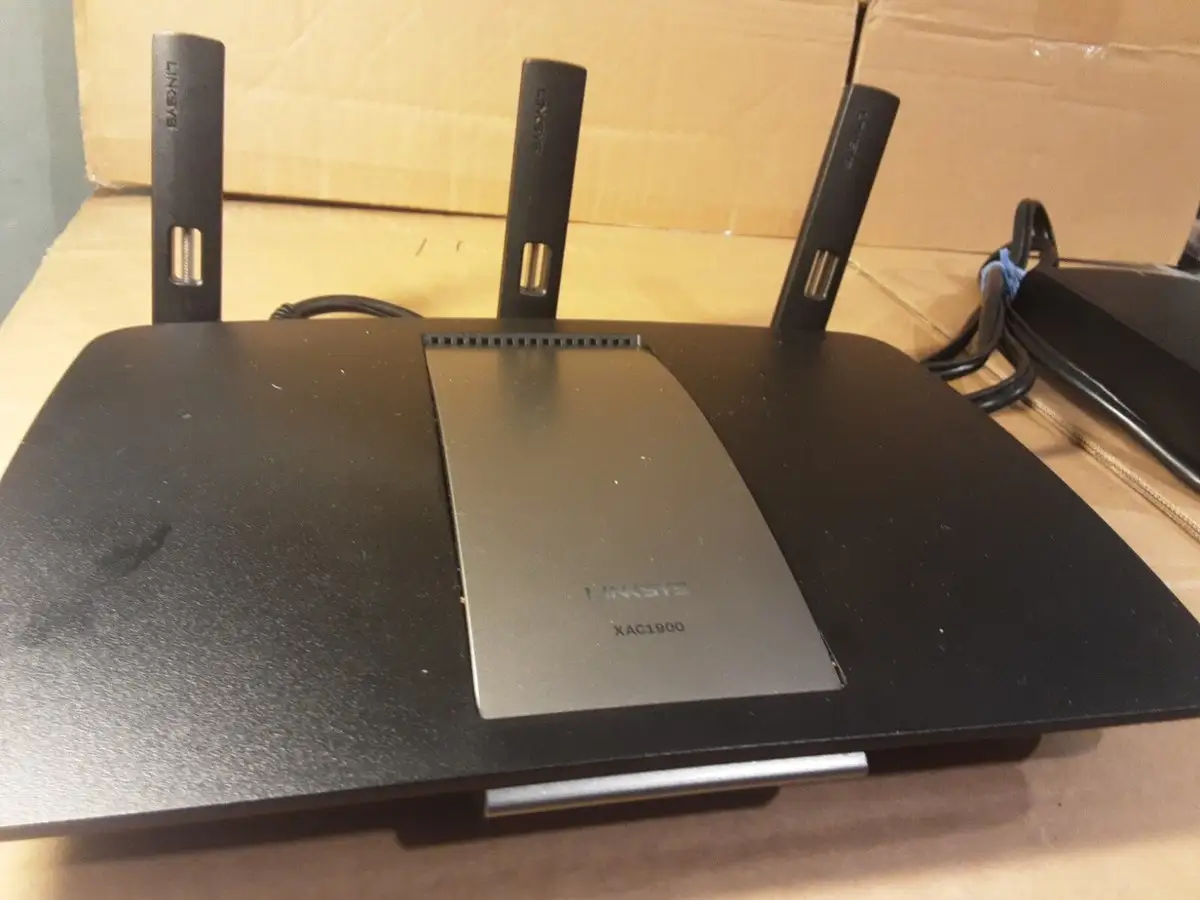 Linksys AC1900 router showing LED indicators