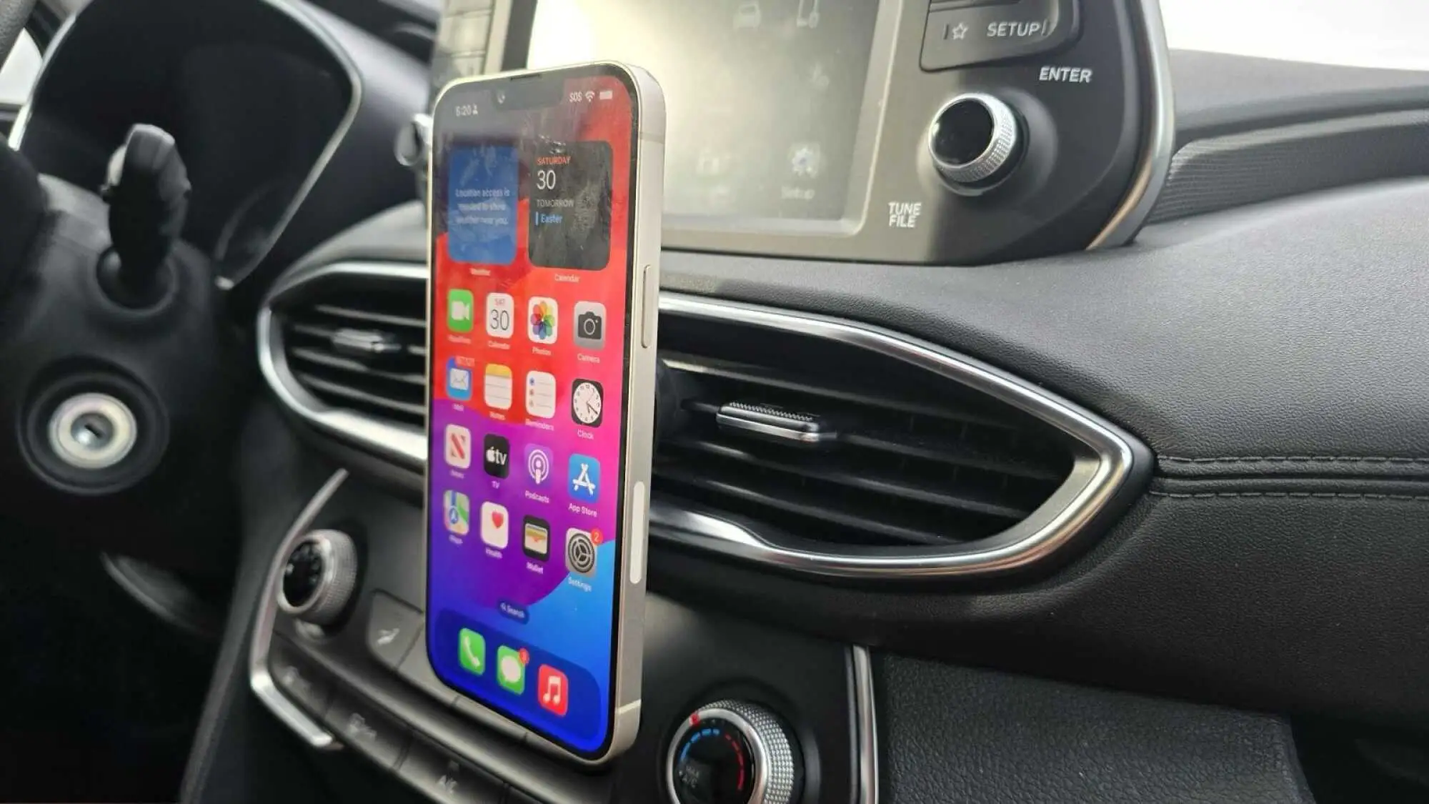 iOttie Velox Qi2 Mini on vent, phone attached