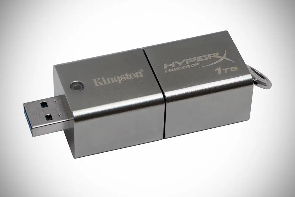 Kingston DataTraveler SE9 product packaging closeup