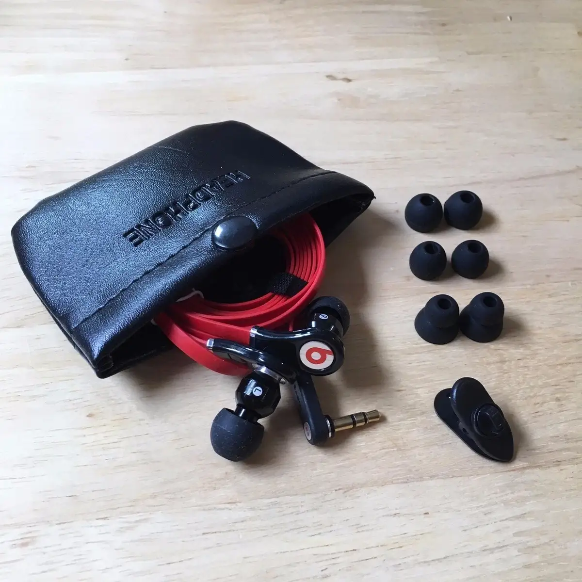 Beats urBeats3 product packaging for refurbished units