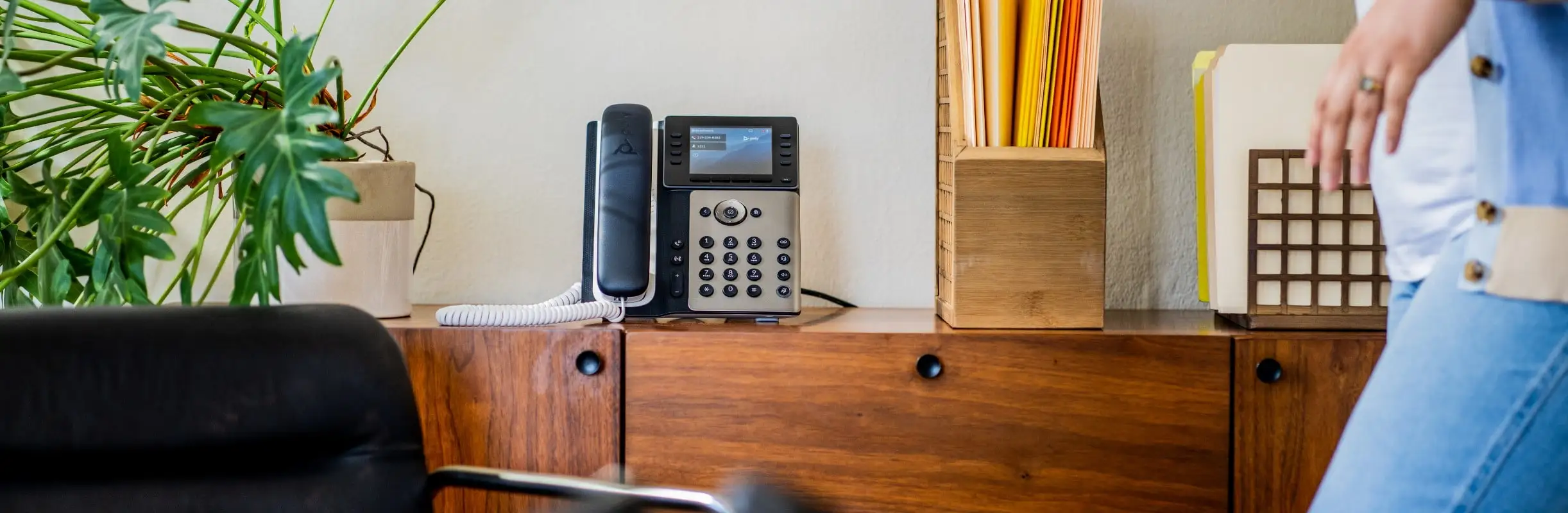 Poly Edge E350 Review: Hybrid Work Phone Gets 9/10