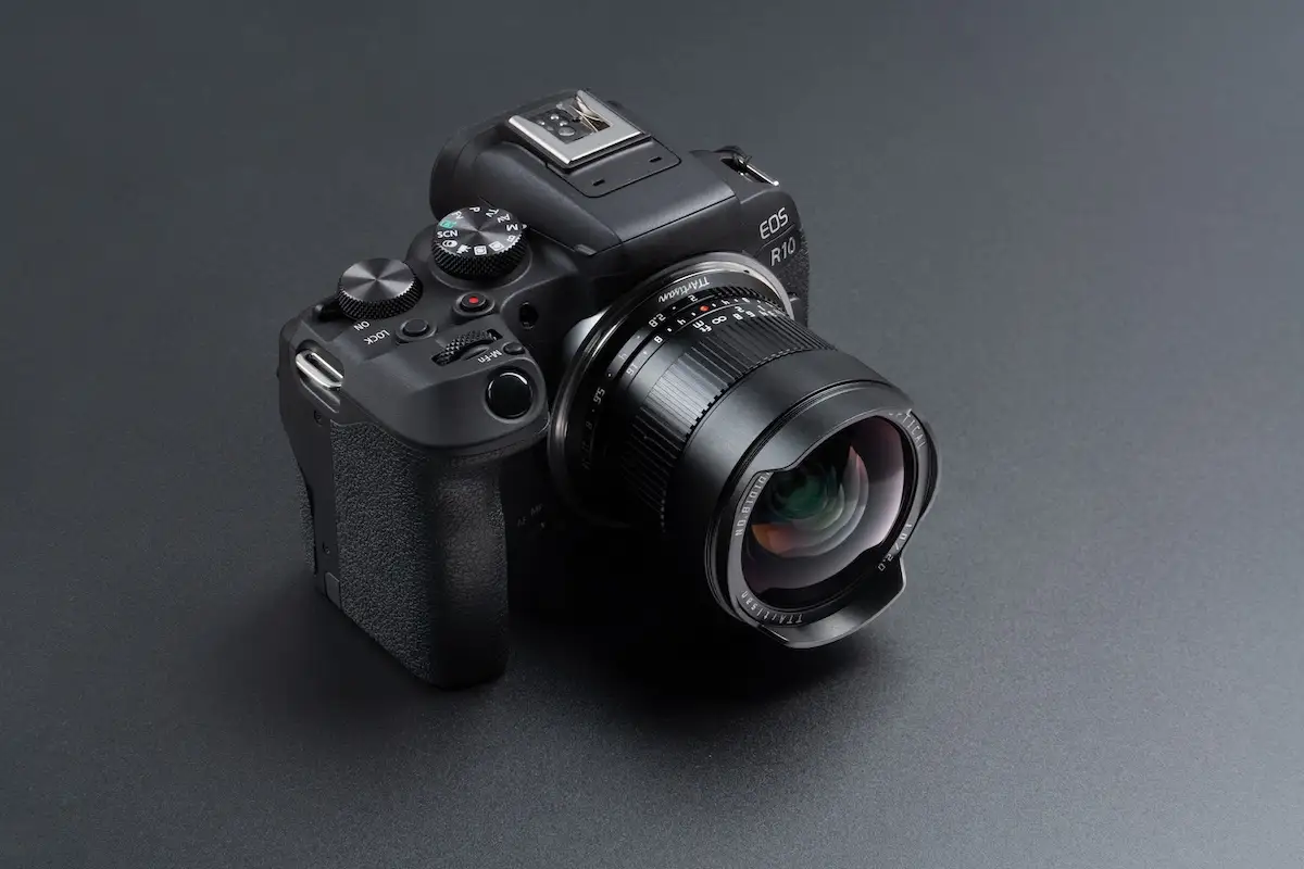 Canon RF-S18-45mm Lens product image angled view