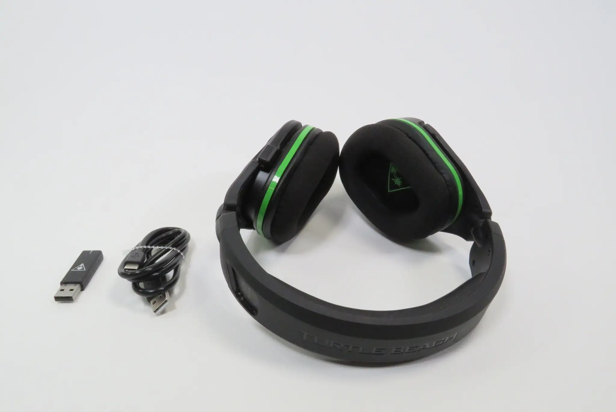 Turtle Beach Stealth 600 headset showing ear cushions and mic
