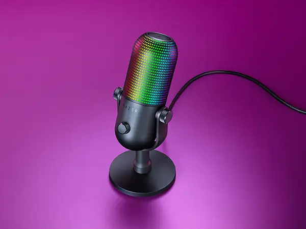 Razer Seiren V3 Chroma Review: Stylish but Noisy