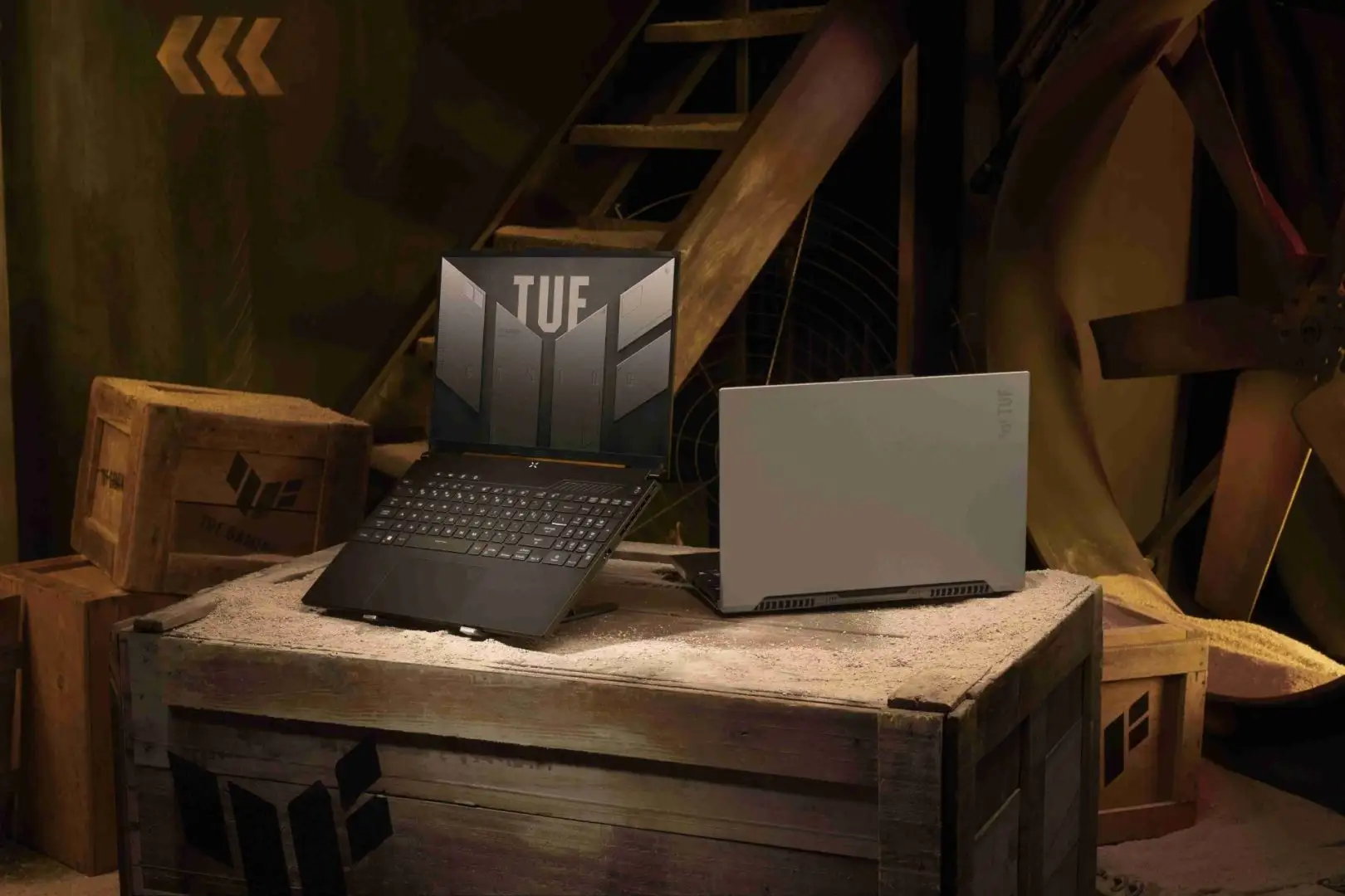 Asus TUF Gaming A16 top cover and keyboard