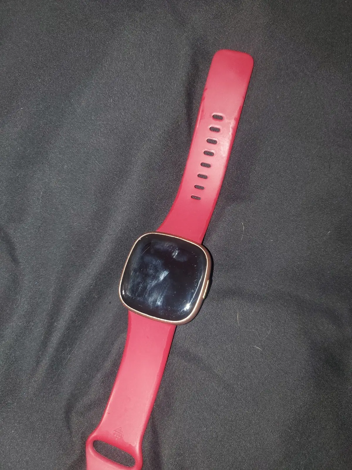 Fitbit Versa 4 Review: Strong Fitness, Weak Smartwatch